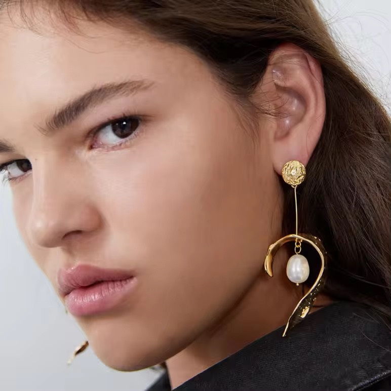 Temperament Trend Gold Color Metal Long Pearl Drop Earrings